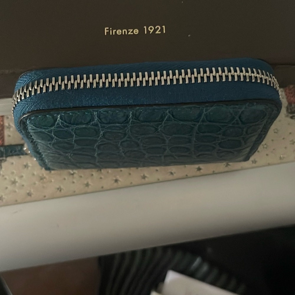 🔥Sale Gucci Turquoise Crocodile Embossed Zippy Card Holder - Picture 6 of 10